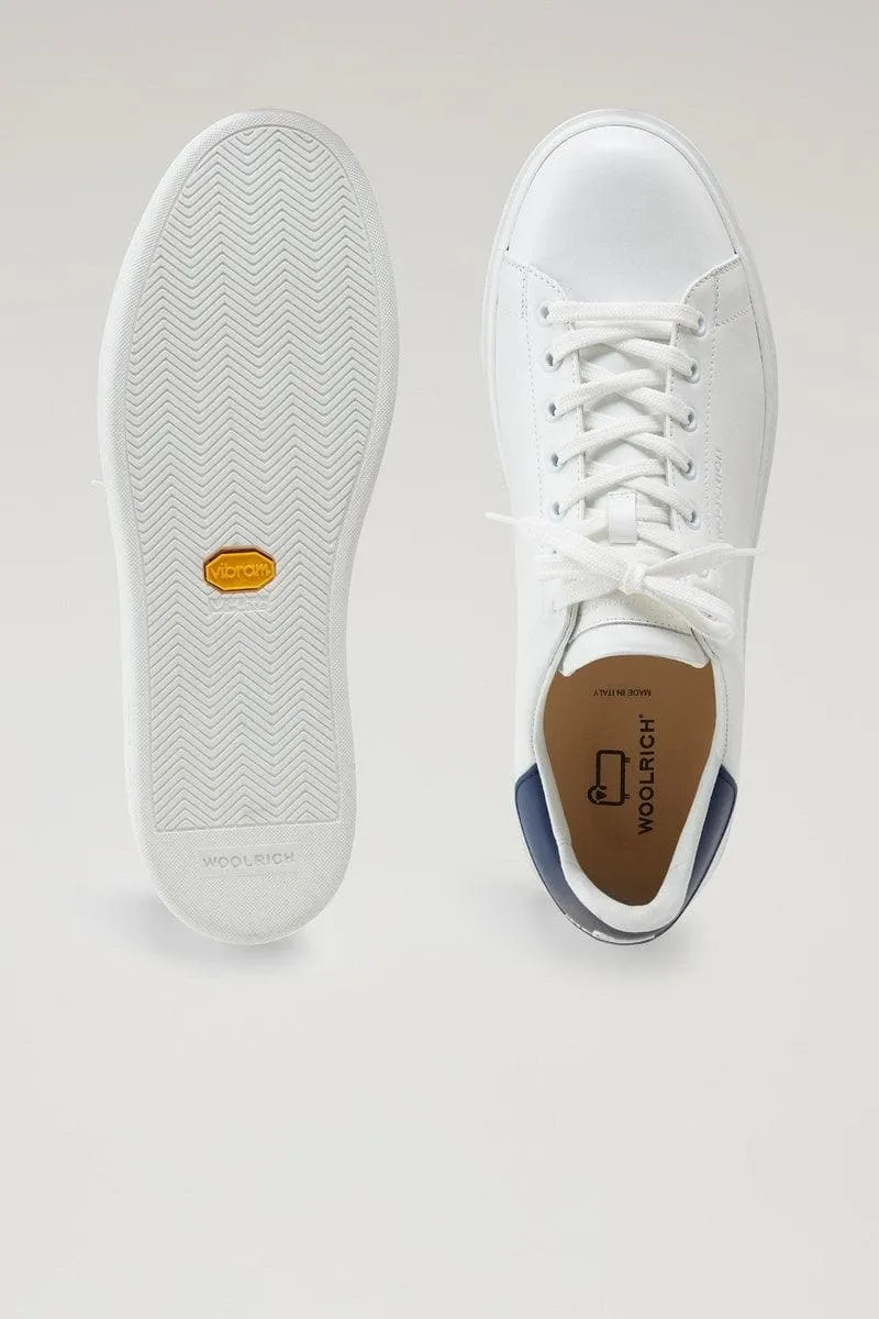 Sneakers classic court in morbida pelle con dettagli a contrasto