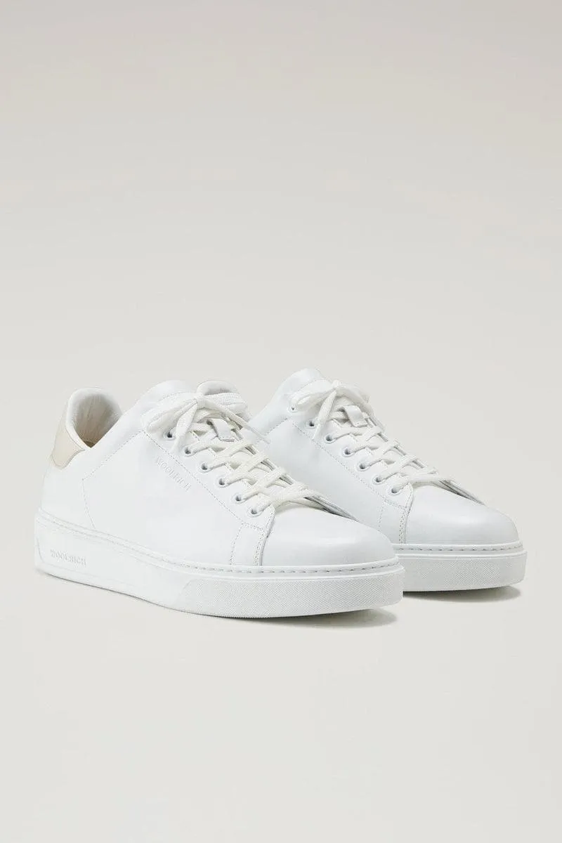 Sneakers classic court in morbida pelle con dettagli a contrasto