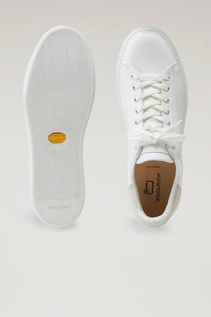 Sneakers classic court in morbida pelle con dettagli a contrasto