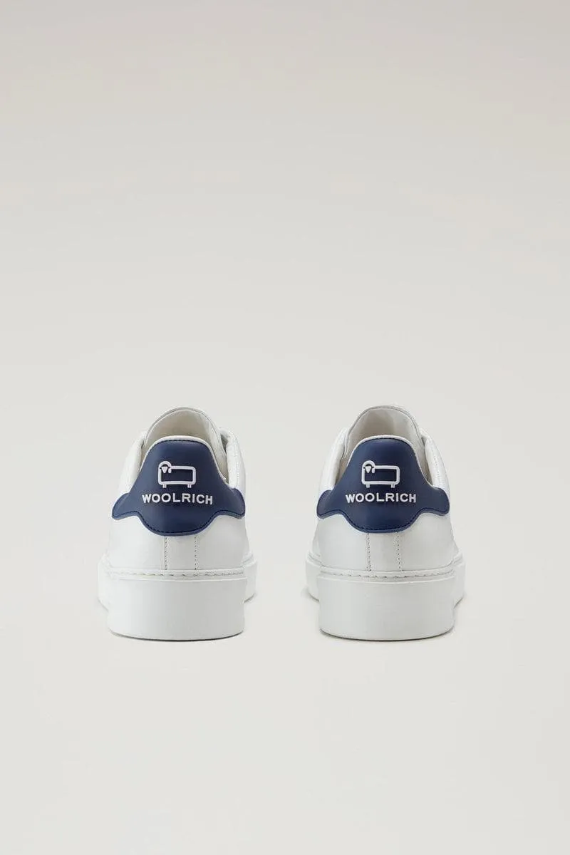 Sneakers classic court in morbida pelle con dettagli a contrasto