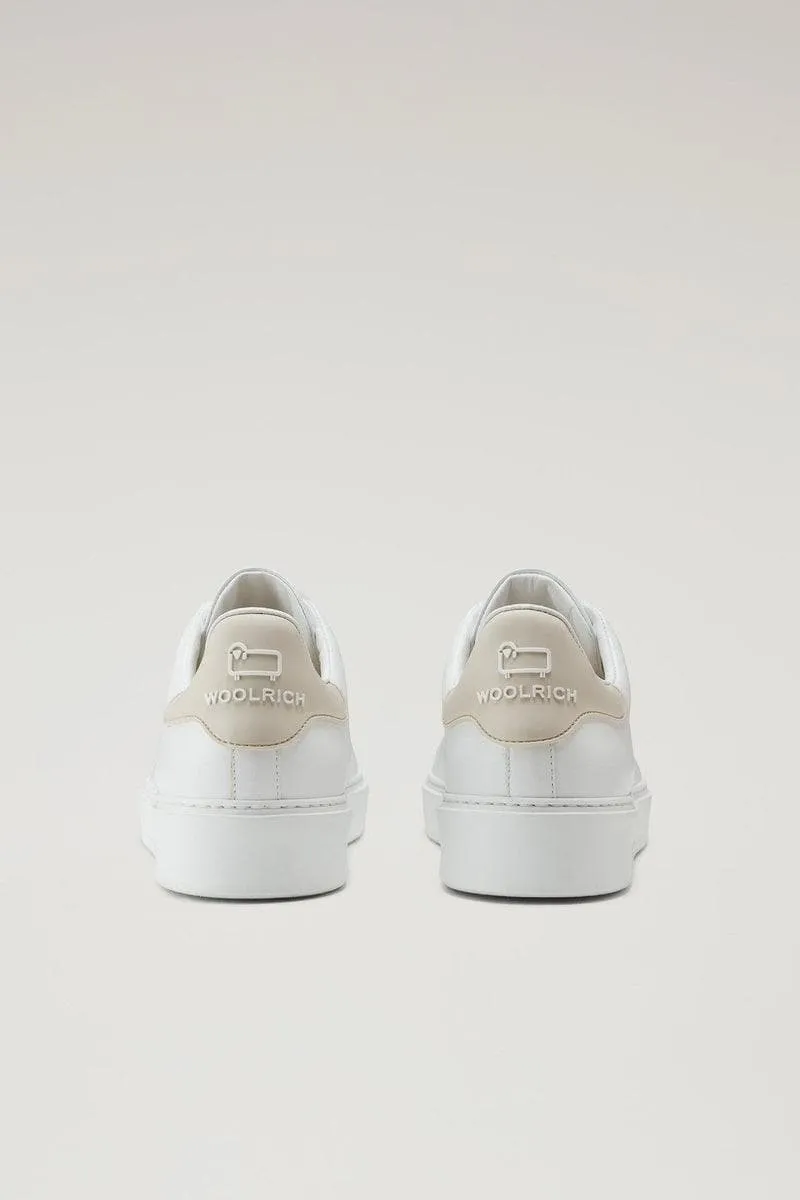 Sneakers classic court in morbida pelle con dettagli a contrasto